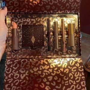 CHARLOTTE TILBURY Dreamy Look in a Clutch